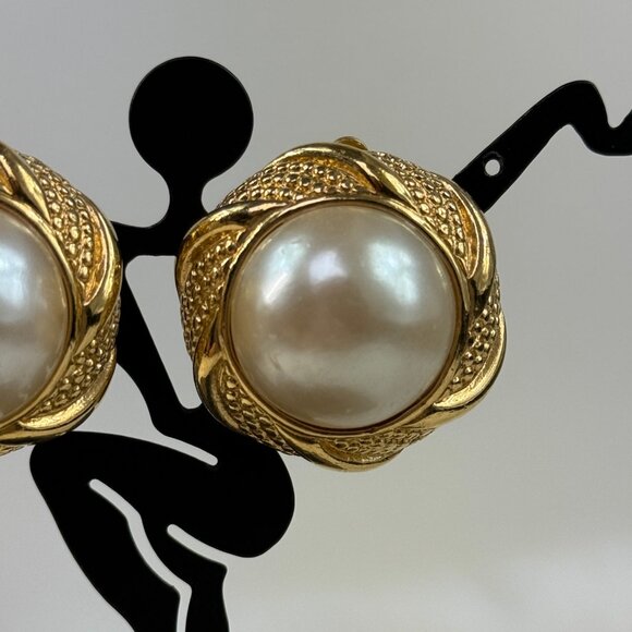Vintage Heavy Gold Tone & Faux Pearl Clip On Earrings Textured Swirl Classic - Picture 3 of 8